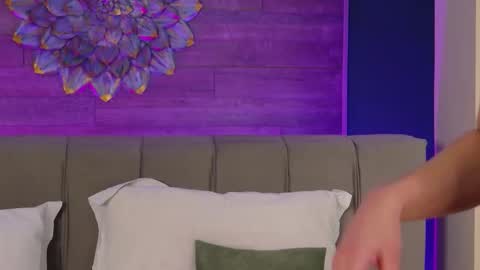 Lora online show from February 13, 2026, 8:49 pm