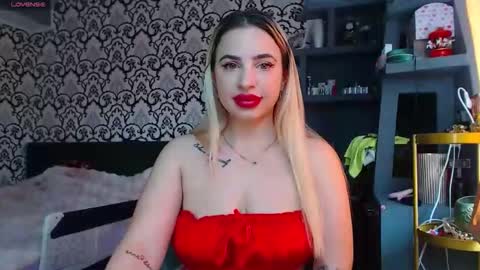 Snapshot of lorasinclare chatting on April 24, 2026, 7:11 am Queen LoraSinClare online show from April 24, 2026, 7:11 am
