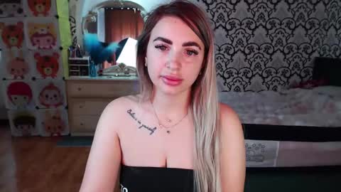 Snapshot of lorasinclare chatting on May 25, 2026, 7:14 am Queen LoraSinClare online show from May 25, 2026, 7:14 am
