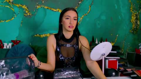 Miss online show from December 19, 2024, 4:02 pm