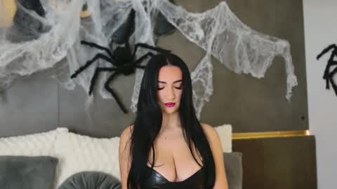 Miss online show from October 30, 2025, 4:52 pm