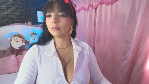 Snapshot of loren_44tits chatting on January 2, 2025, 9:50 pm Loren online show from January 2, 2025, 9:50 pm