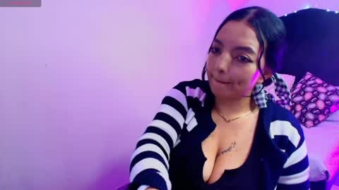 Snapshot of loren_44tits chatting on May 11, 2026, 9:12 pm Loren online show from May 11, 2026, 9:12 pm
