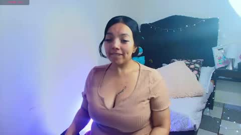 Snapshot of loren_44tits chatting on June 9, 2026, 9:04 pm Loren online show from June 9, 2026, 9:04 pm