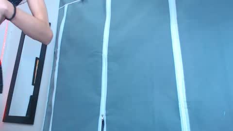 lorenferriso_1 online show from March 8, 2026, 7:12 am