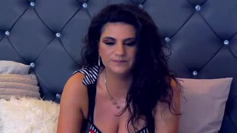 Lorenne Mays online show from November 9, 2025, 11:03 pm