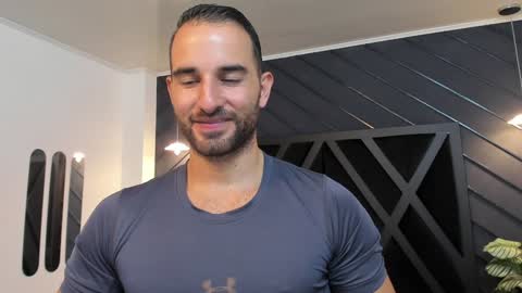 Snapshot of lorenzo_walker_ chatting on January 18, 2025, 5:48 pm L O R E N Z O Thumbs Up help online show from January 18, 2025, 5:48 pm