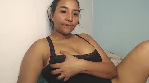 Snapshot of loretta_ chatting on February 6, 2026, 2:27 am Loretta Gmez online show from February 6, 2026, 2:27 am