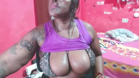 loretybighot online show from November 22, 2025, 2:05 pm