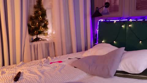 Lori online show from December 19, 2024, 11:03 pm