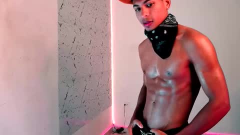 Lorian Vikel  online show from September 23, 2025, 10:02 pm