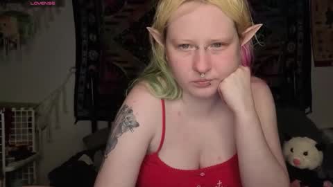 Snapshot of loricritter2 chatting on May 16, 2026, 12:18 am Lori Critter online show from May 16, 2026, 12:18 am