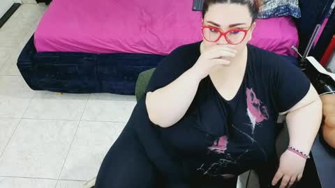 Snapshot of loriscohen chatting on April 16, 2026, 4:02 am loriscohen online show from April 16, 2026, 4:02 am