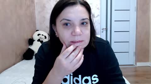 LorraGrey online show from February 4, 2026, 7:03 am