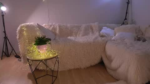 Lorrie online show from February 20, 2026, 9:32 am