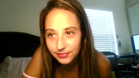 lotusflowerbomb95 online show from April 30, 2026, 9:52 pm