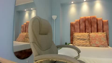  Lou Rosse  online show from May 5, 2026, 8:28 pm