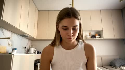 Snapshot of louannkorth chatting on June 3, 2026, 2:33 pm Bella online show from June 3, 2026, 2:33 pm