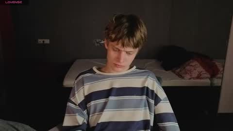 Snapshot of louie_evans chatting on October 9, 2025, 3:43 pm louie_evans online show from October 9, 2025, 3:43 pm