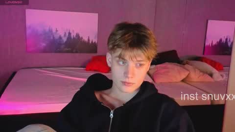 Snapshot of louie_evans chatting on November 17, 2025, 3:51 pm louie_evans online show from November 17, 2025, 3:51 pm