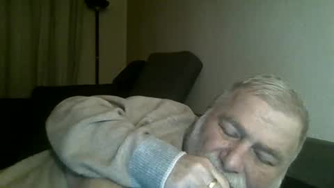 louis_chokdee online show from December 4, 2024, 5:11 pm