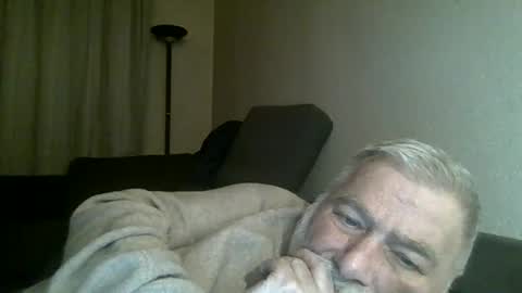 louis_chokdee online show from December 6, 2024, 6:06 pm