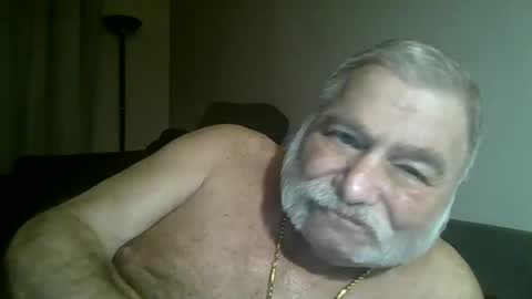 louis_chokdee online show from December 15, 2024, 4:15 pm