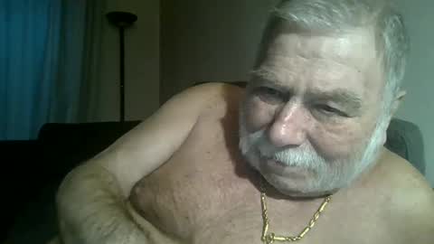 louis_chokdee online show from January 2, 2025, 4:02 pm