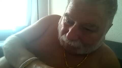louis_chokdee online show from September 19, 2025, 2:40 pm