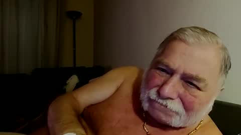 louis_chokdee online show from October 10, 2025, 5:12 pm