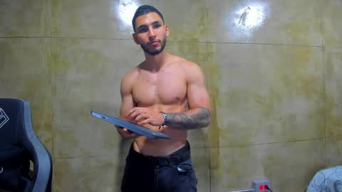 Snapshot of louis_connor chatting on March 4, 2025, 1:23 am Louis online show from March 4, 2025, 1:23 am