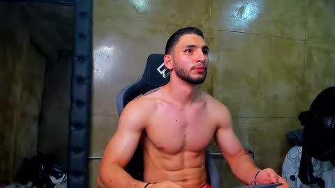 Snapshot of louis_connor chatting on March 9, 2025, 1:35 am Louis online show from March 9, 2025, 1:35 am