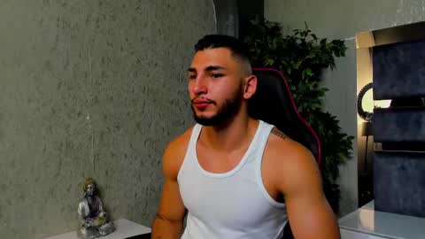 Snapshot of louis_connor chatting on October 10, 2025, 8:19 pm Louis online show from October 10, 2025, 8:19 pm