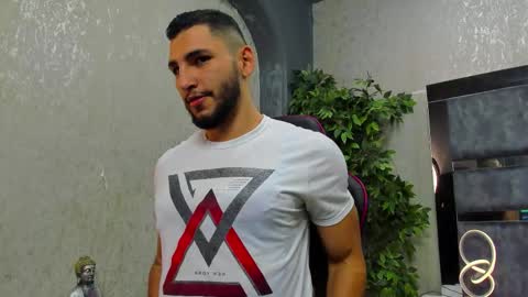 Snapshot of louis_connor chatting on October 15, 2025, 10:21 pm Louis online show from October 15, 2025, 10:21 pm