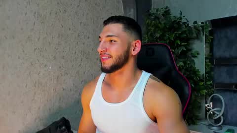 Snapshot of louis_connor chatting on October 28, 2025, 1:20 am Louis online show from October 28, 2025, 1:20 am