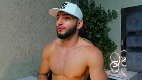 Snapshot of louis_connor chatting on November 19, 2025, 10:10 pm Louis online show from November 19, 2025, 10:10 pm