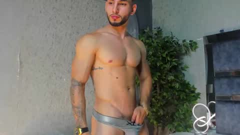 Snapshot of louis_connor chatting on November 29, 2025, 2:47 am Louis online show from November 29, 2025, 2:47 am