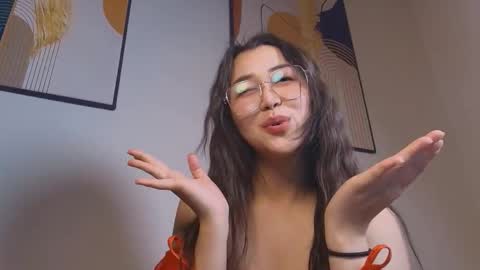 Snapshot of louisakim_ chatting on May 27, 2026, 7:11 pm Kim online show from May 27, 2026, 7:11 pm