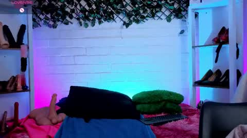  LouIse  online show from May 30, 2026, 3:53 pm
