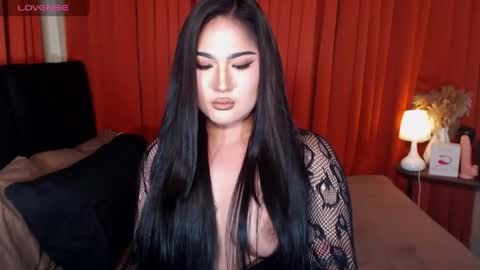 Louisse online show from May 16, 2026, 4:42 am