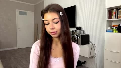 Snapshot of louiswawrzyniak chatting on March 19, 2026, 9:24 am Flora online show from March 19, 2026, 9:24 am