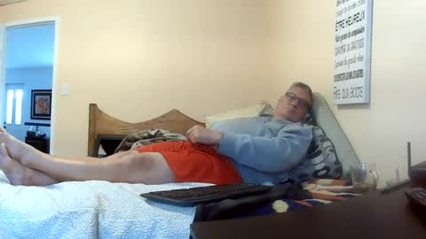 loumtl3 online show from June 14, 2026, 1:24 pm