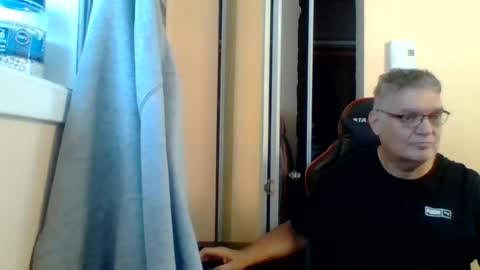 loumtl3 online show from July 26, 2026, 2:02 pm