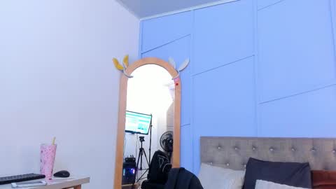 Snapshot of lourenfox chatting on November 5, 2025, 11:43 am Louren Fox online show from November 5, 2025, 11:43 am