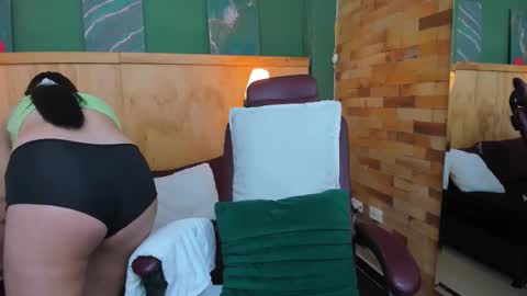 Snapshot of lourenfox chatting on November 30, 2025, 12:09 pm Louren Fox online show from November 30, 2025, 12:09 pm