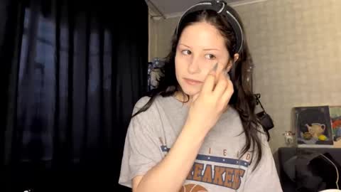 Elfie online show from March 16, 2026, 4:33 pm