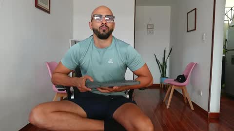 love2000x online show from April 8, 2026, 7:03 pm