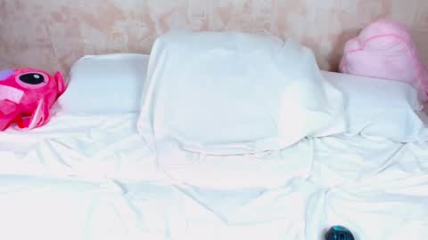 love bella  online show from February 21, 2025, 12:06 pm