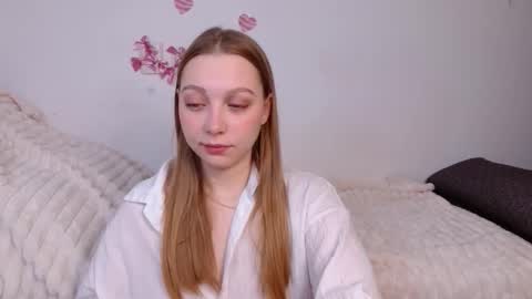 love bella  online show from March 16, 2026, 12:06 am