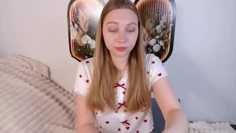 love bella  online show from April 30, 2026, 12:17 am